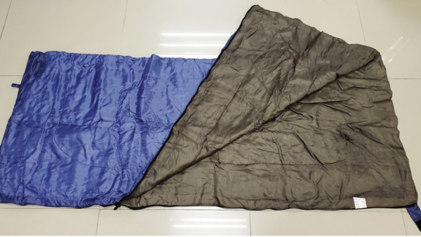 兩個睡袋可結合成一個雙人睡袋
